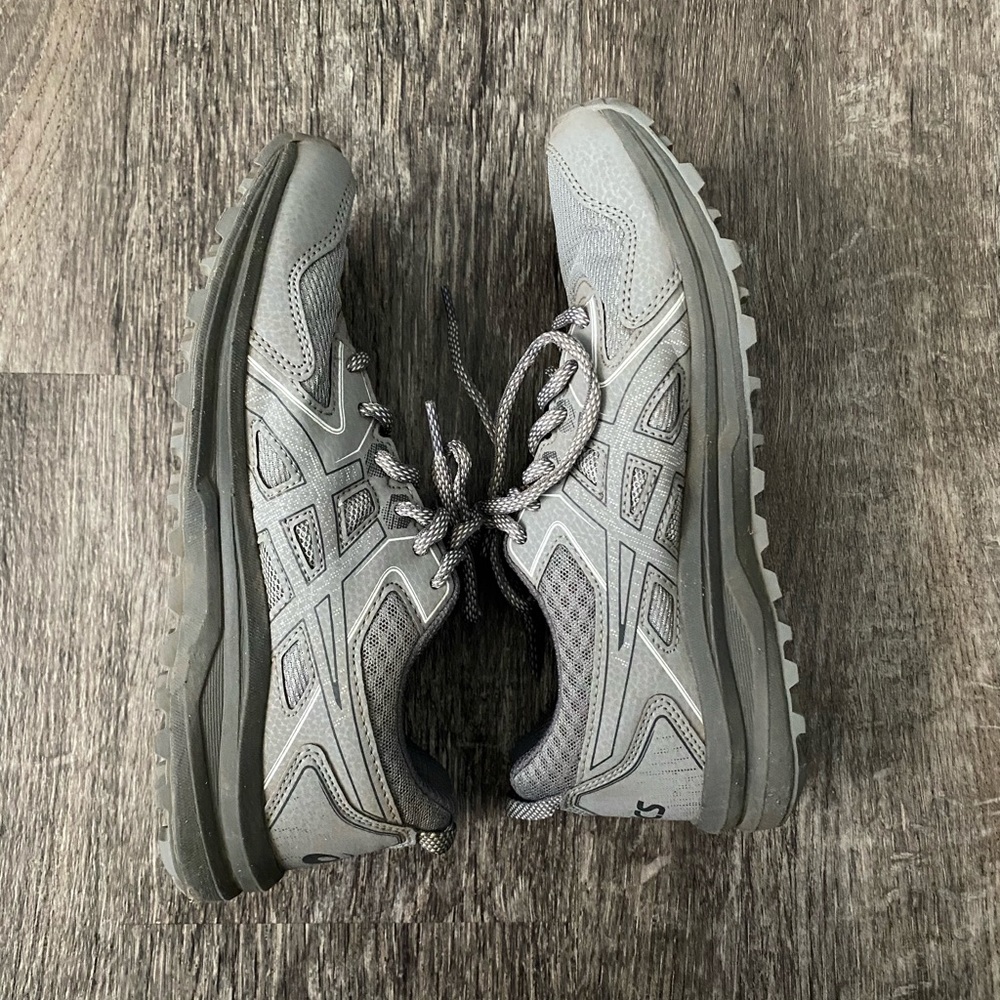 ASICS Shoes - Picture 2 of 5
